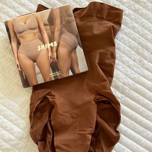 NEW with tags - Skims